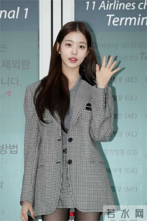 元气少女张元英黑丝穿搭美照