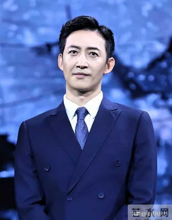 昔日恋情无疾而终，他转身娶小5岁同门师妹，夫妻携手红透荧屏