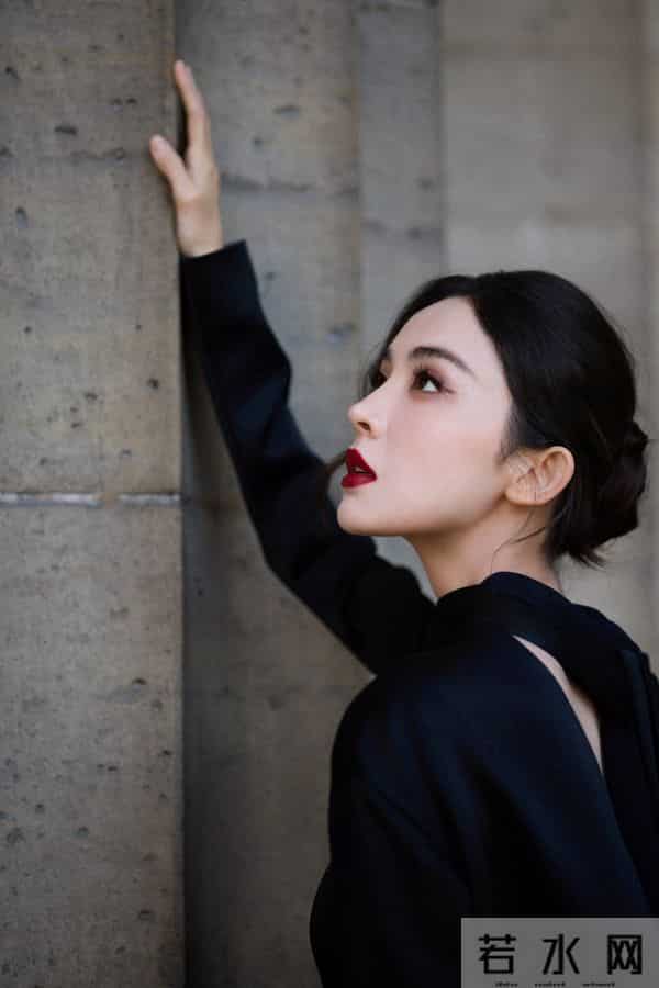 古力娜扎:高跟加持下的美腿暴击