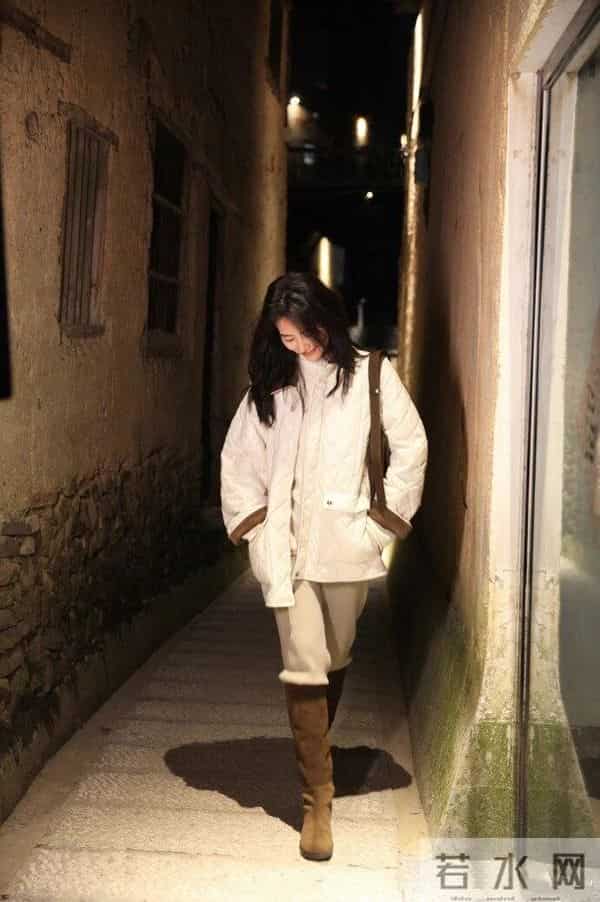 被高圆圆的穿搭惊艳了，衣穿简约，配色大气，46岁尽显优雅气质