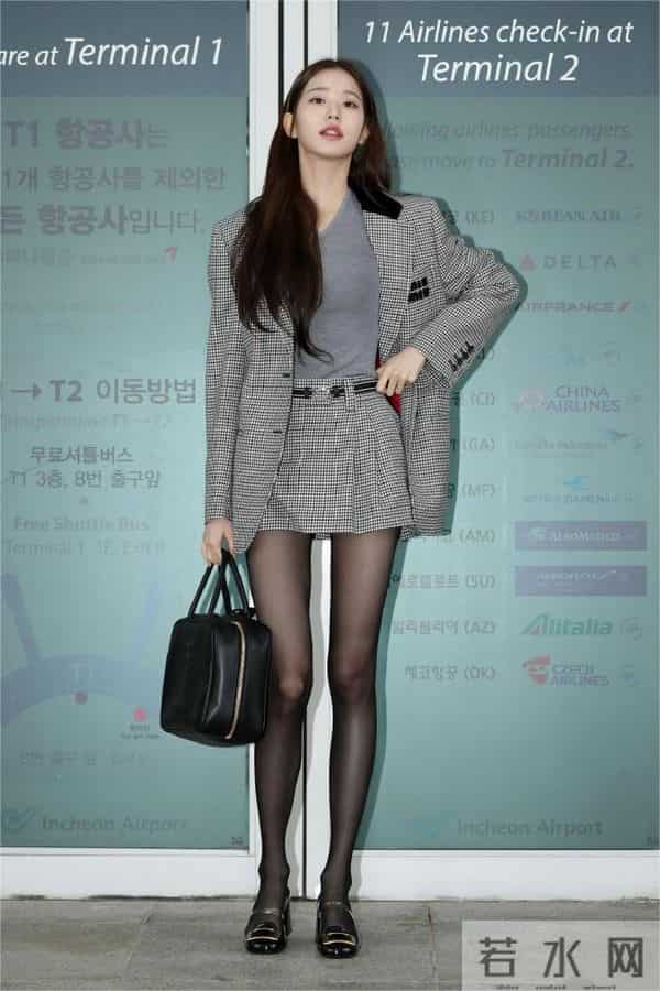 元气少女张元英黑丝穿搭美照