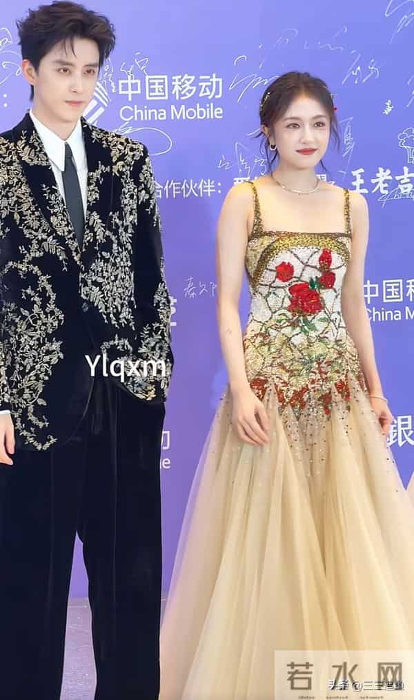 澳门这晚，杨幂罕秀性感，蓝盈莹气场十足，都败给了75岁的刘晓庆