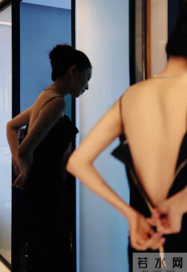 佟丽娅性感吊带写真美图