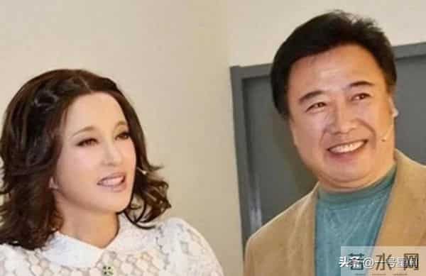 75岁"风流妖精"刘晓庆，意外摔倒后走不动路，担心的事还是发生了