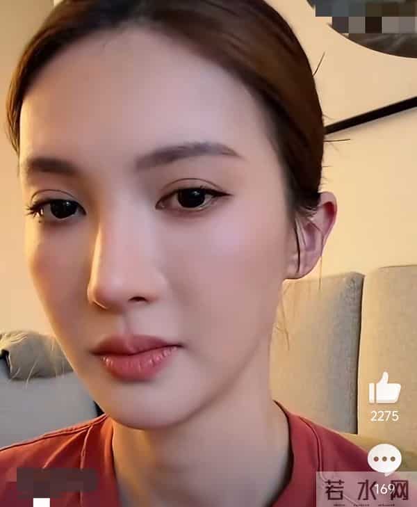 太尴尬！金晨回应医美热搜，直言自己化妆太难看，却难掩嘴歪事实