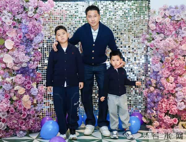 王雷李小萌为小儿子办生日派对,一家四口装扮精致,两儿子都像爸