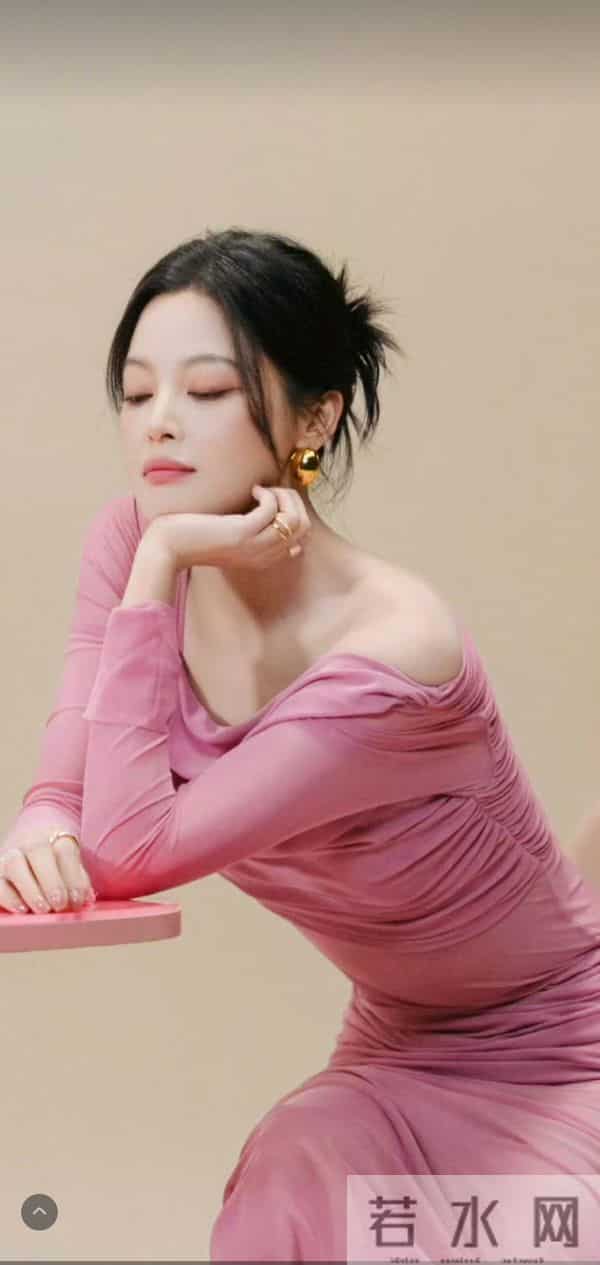 粉粉的辛芷蕾更有魅力