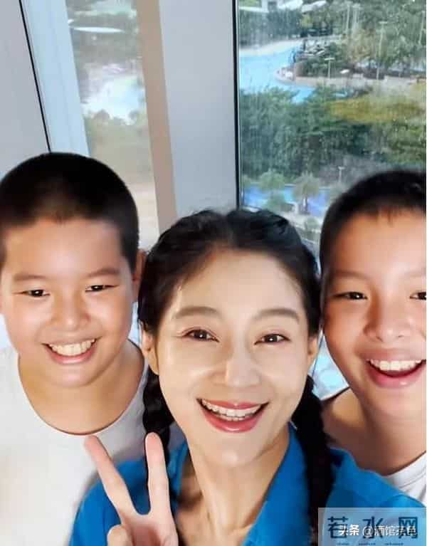 《大生意人》吴财神原来是他，老婆比他还有名，恩爱13年生双胞胎