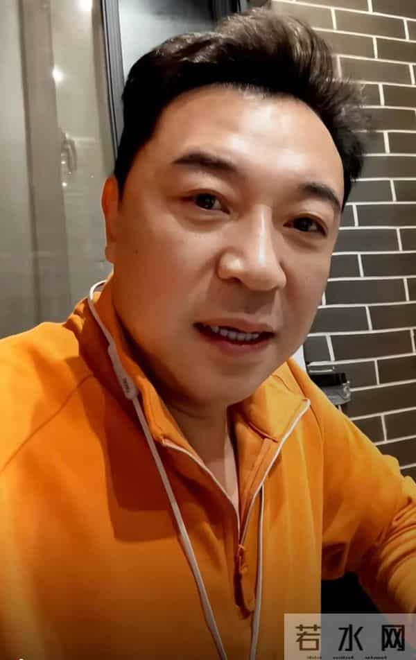 55岁“肖剑”请张晞临吃饭，朱宏嘉头发花白胖到200斤，还不减肥