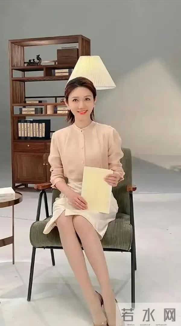 “主持人穷鬼”龙洋：没车没房，择偶标准高到离谱，35岁至今未婚