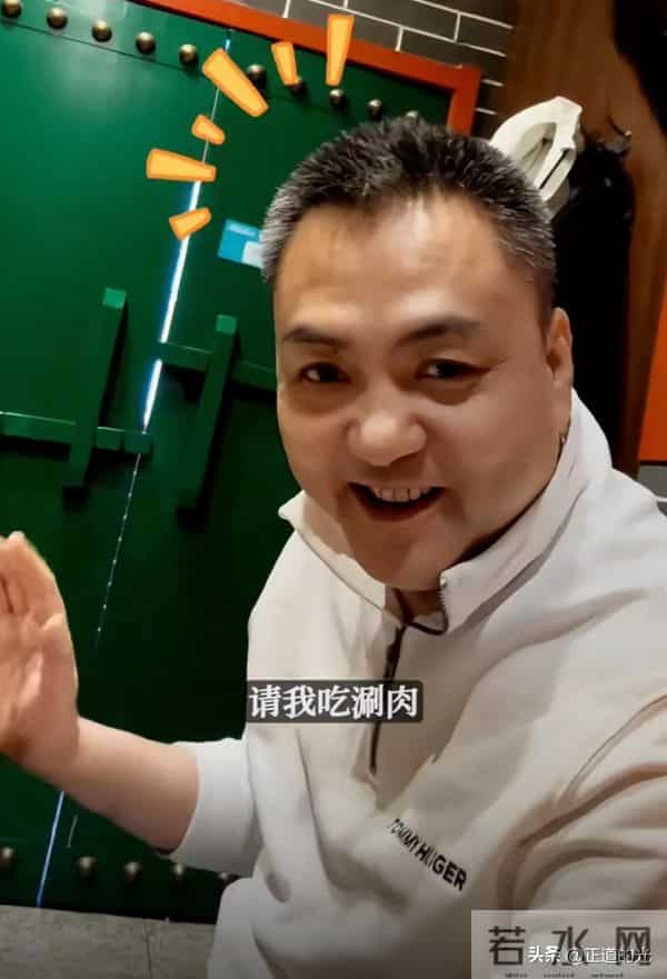 饰演肖剑 55岁朱宏嘉头发花白 胖到200斤 和张晞临吃饭 只能请起糖蒜