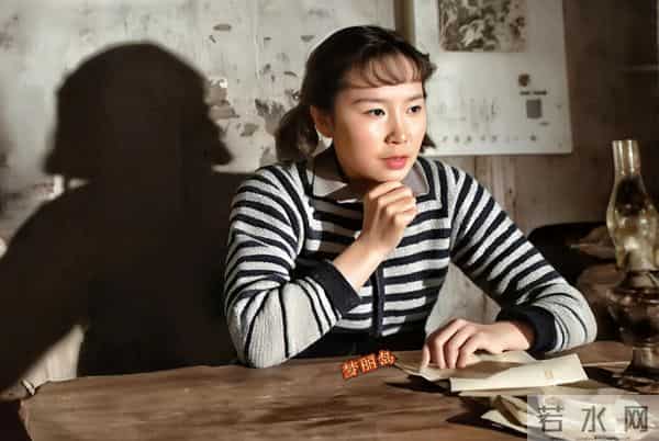 奚美娟主演的《闪光的心灵》那时的她还有着婴儿肥 扎着小马刷 纯朴