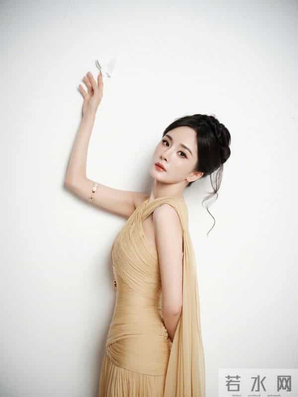 杨幂这腰这气质,内娱还有谁能打?