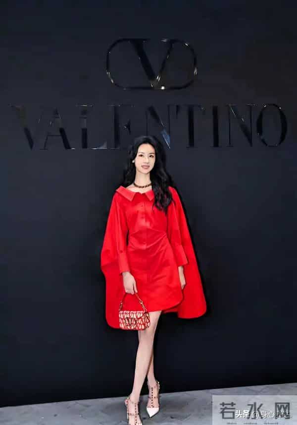 陈都灵红毯转身惊呆众人！清冷脸下藏着一双嘟嘟美腿这反差感绝了