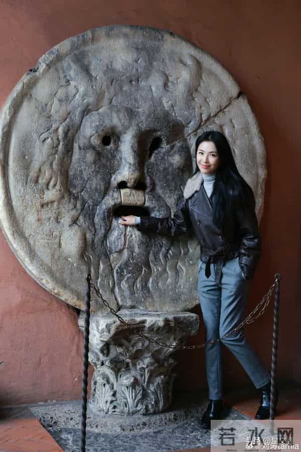 47岁刘涛国外度假心情大好 晒美照 身材迷人又显年轻