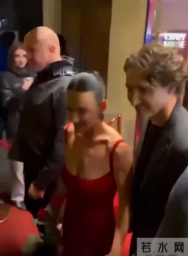 天后歌手官宣恋情!