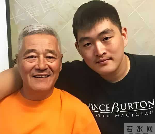 上亿身价难掩凄凉，赵本山近况曝光，断崖衰老认不出，儿女成心病