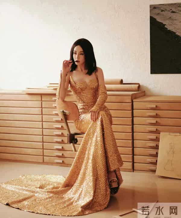 金蛇觉醒!热巴红毯化身美杜莎,腰臀比惊呆全网~