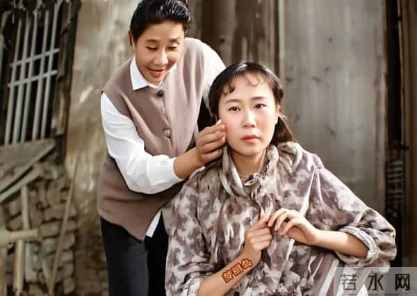 奚美娟主演的《闪光的心灵》那时的她还有着婴儿肥 扎着小马刷 纯朴