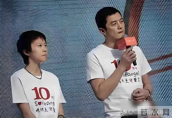 泪目！李亚鹏隐藏款女儿曝光，一句：这些年你不容易，走心了