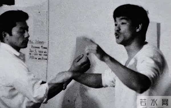 李小龙打遍天下无敌手？妻子琳达晚年透露：丈夫其实很怕一种对手