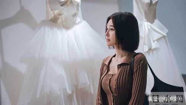 秦岚46岁嫩回少女!穿搭秘诀公开,学到就是赚到!