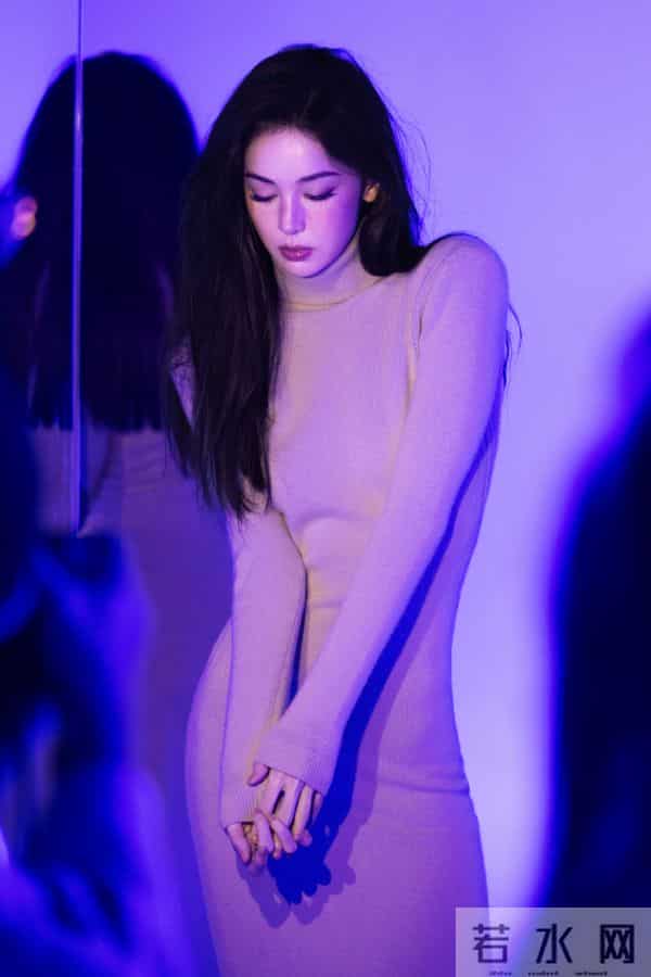 古力娜扎今日份营业写真，别有一番风味