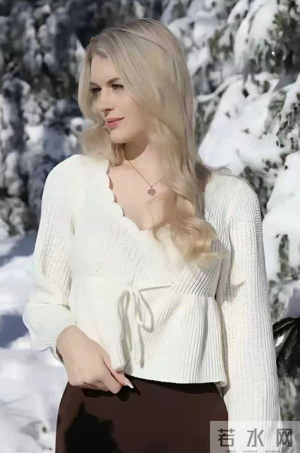 东欧大陆第一女星，长的真的好看，身材也好，被誉为东欧玫瑰