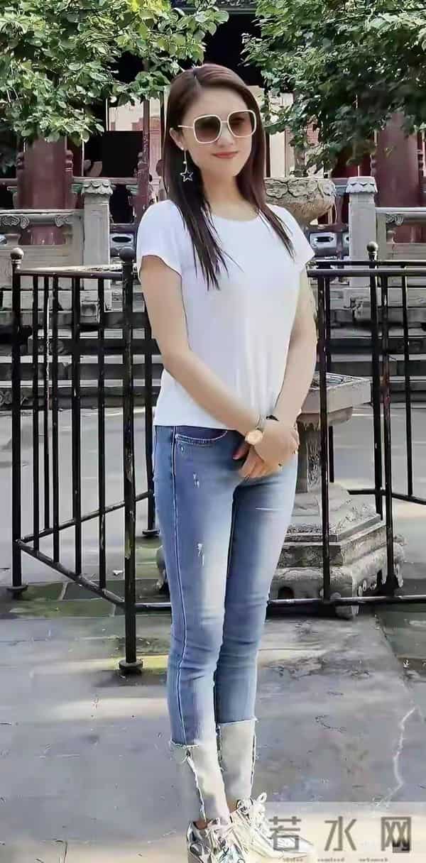 王小玮身材苗条英姿飒爽,颜值气质尽显优雅惹人喜爱,是完美赢家