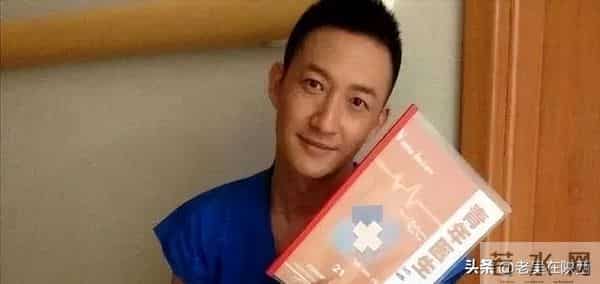 昔日恋情无疾而终，他转身娶小5岁同门师妹，夫妻携手红透荧屏