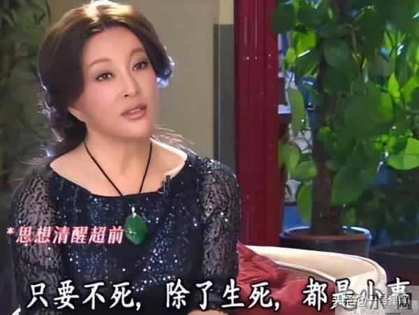 75岁"风流妖精"刘晓庆，意外摔倒后走不动路，担心的事还是发生了