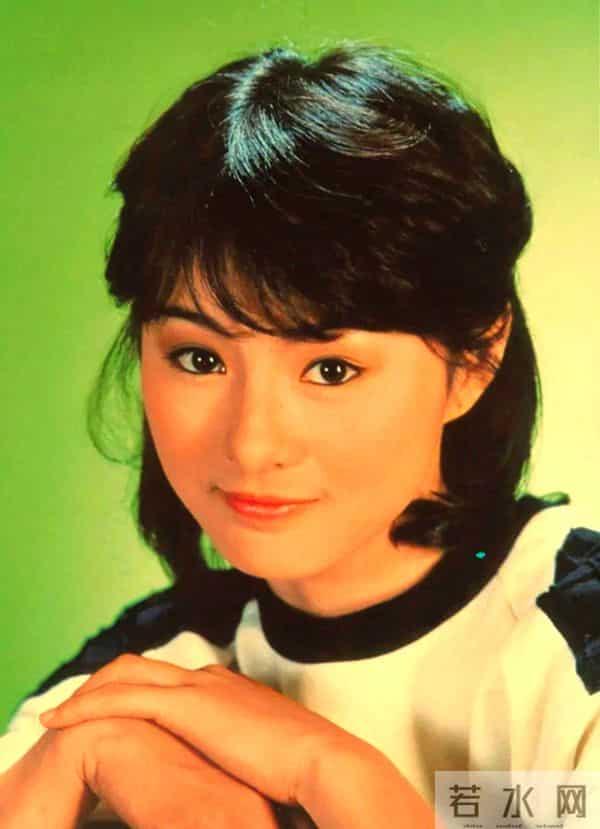 36岁嫁大17岁亿万富豪,入豪门后名声扫地,如今60岁依旧孤身一人