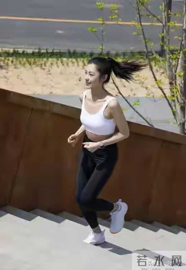 张天爱名场面：只要她自己不尴尬，尴尬的就是别人！