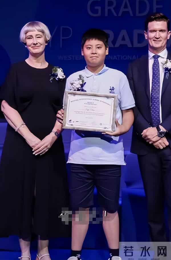 章龄之做梦也没想到，辛苦养大的12岁儿子，如今开始给陈龙长脸了