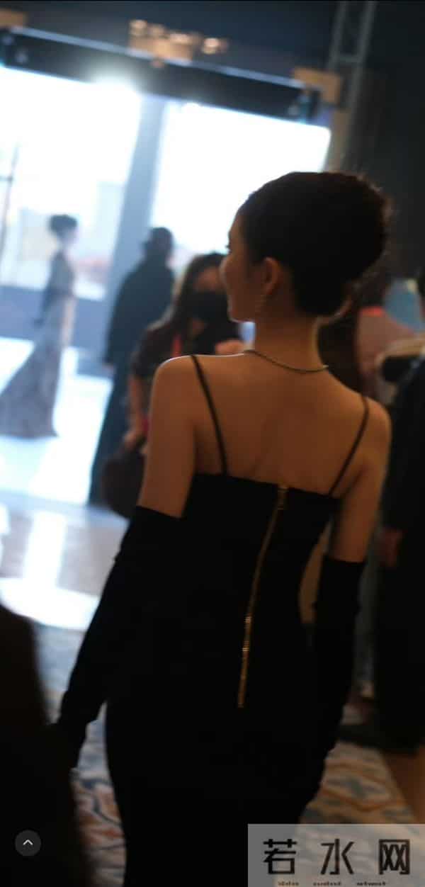 佟丽娅的黑与白