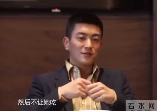 45岁霍思燕现身机场，貂皮配皮靴子老土显矮，杜江打扮的像个大爷