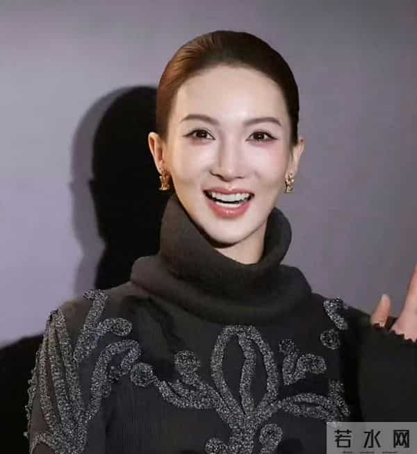 太尴尬！金晨回应医美热搜，直言自己化妆太难看，却难掩嘴歪事实