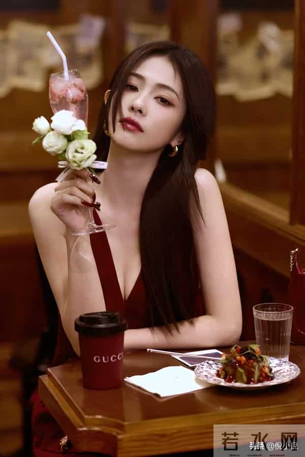 白鹿真的从头美到脚,不愧是惊艳之躯