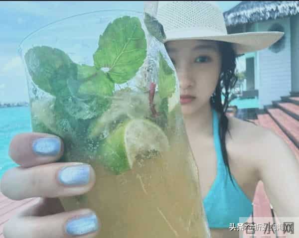 关晓彤，泳装穿搭壁纸精选图集