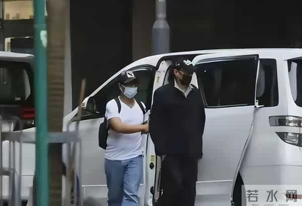 被谢贤养了12年，用青春换来两千万的coco，已经走上了另一条道路