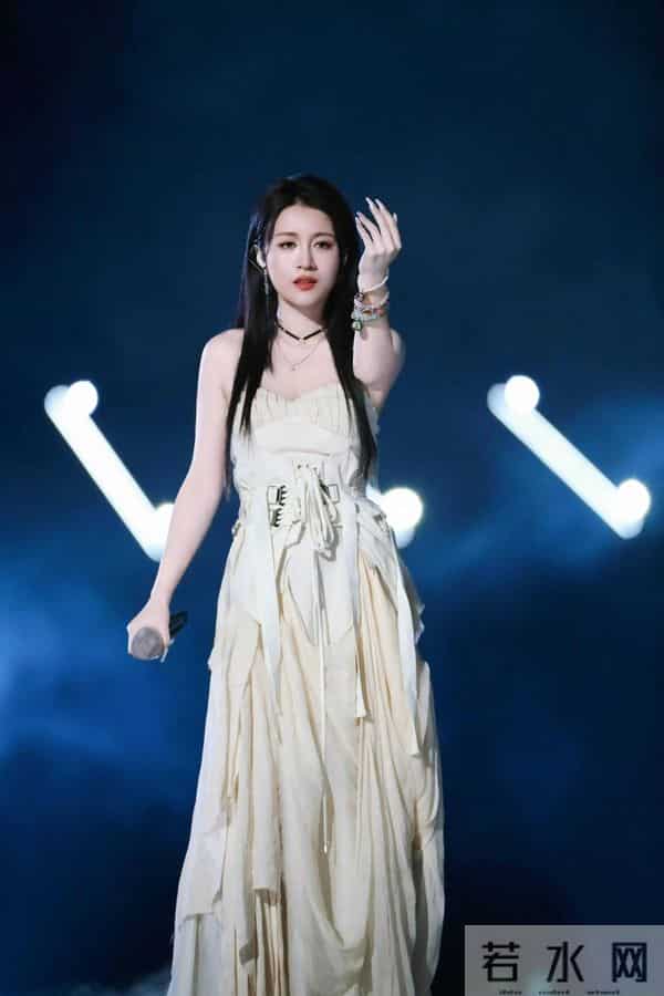 这一次，高调官宣新恋情的李嘉格，没给“绝情”的车澈留一丝体面