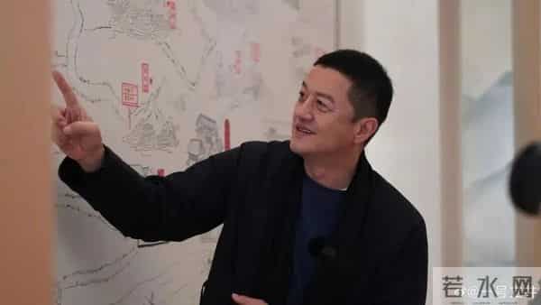 李亚鹏公开“第四个女儿”：17年前助养的汶川地震中遭截肢女孩，在其资助下考上电子科技大学，两人重逢后相拥而泣