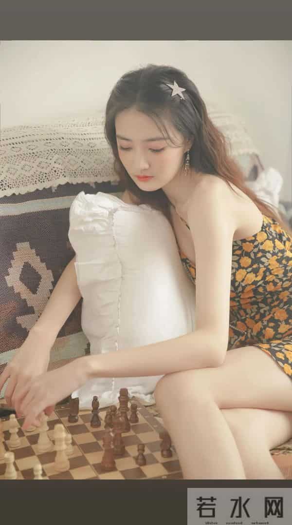 徐璐裹胸短裙性感写真，一双大长腿太迷人了