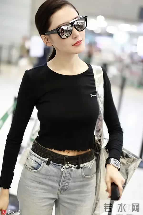 张天爱紧身衣路透鲨疯了！线条紧致如雕刻