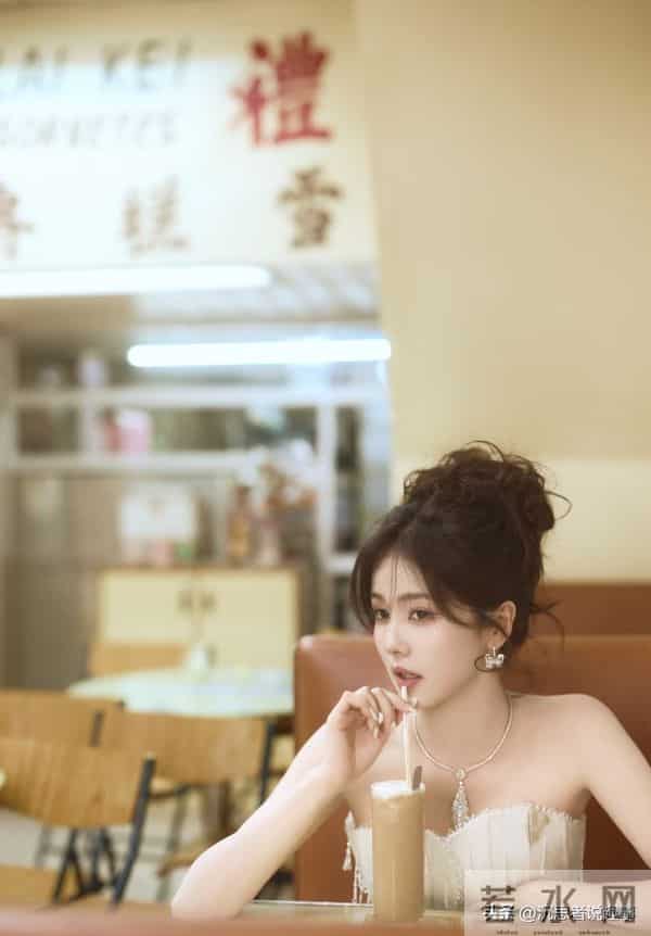 白鹿冰淇淋造型太可爱，白裙造型美出新高度