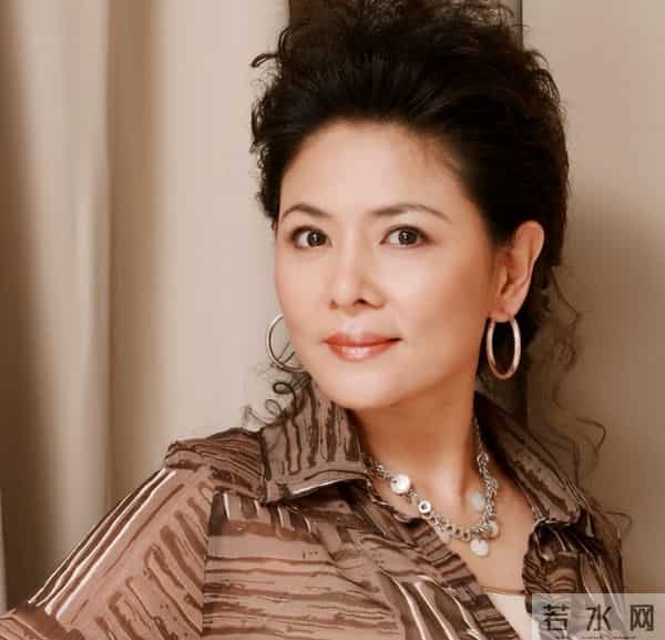 原来他们是夫妻！周野芒妻子身份曝光不简单，难怪奚美娟不敢回应