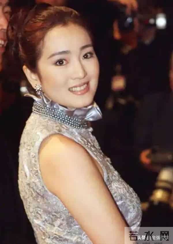 恩爱了6年,76岁的法国老公衰老萎缩,59岁的巩俐正绚烂如花