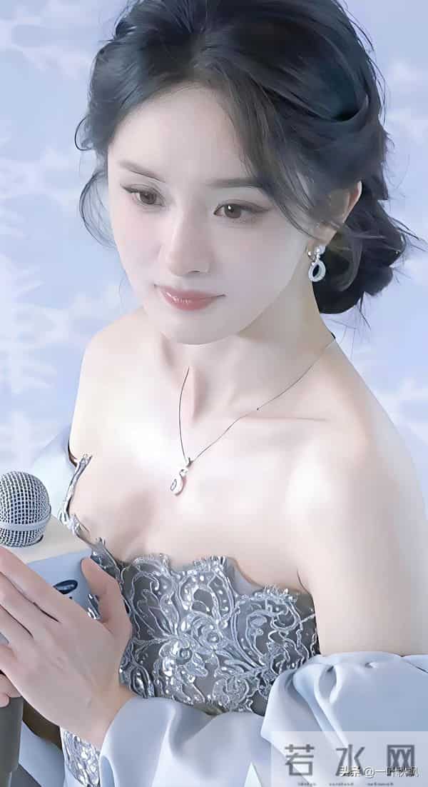 杨幂的横看成岭侧成峰