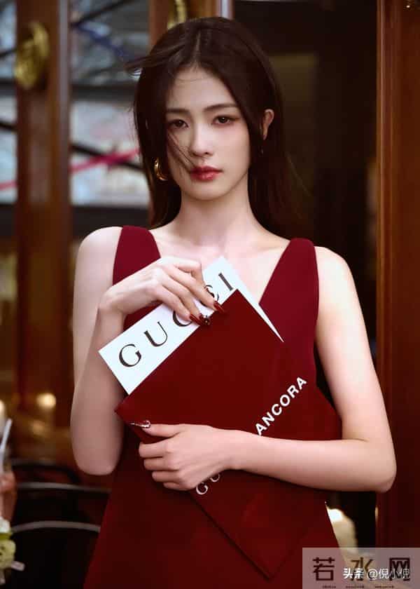 白鹿真的从头美到脚,不愧是惊艳之躯