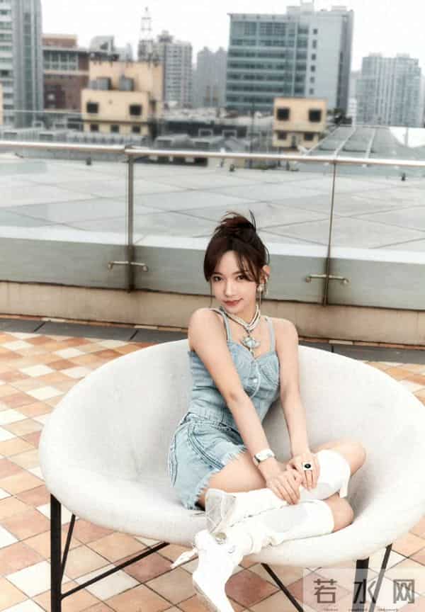 程潇牛仔穿搭大长腿